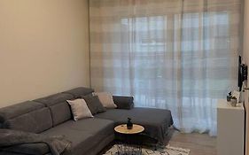 Gartenwohnung Mit Terrasse Und Parkplatz